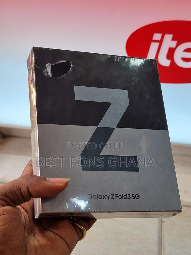 New Samsung Galaxy Z Fold3 5G 256 GB Black · Photo 3