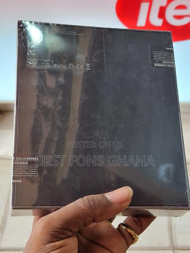 New Samsung Galaxy Z Fold4 256 GB photo 2