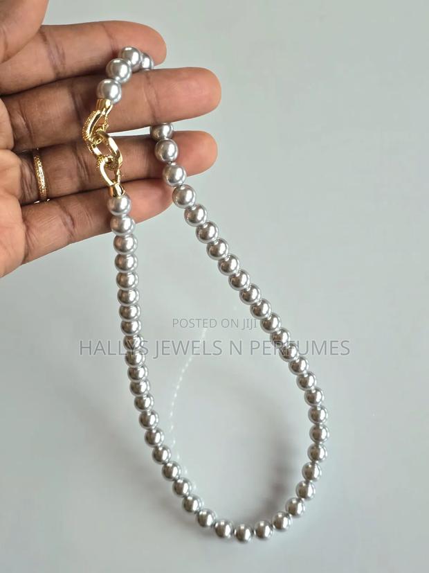 Gray Pearl Necklace Set · Photo 4