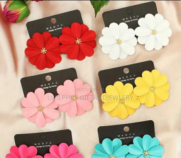 Fashionable Earrings photo 3