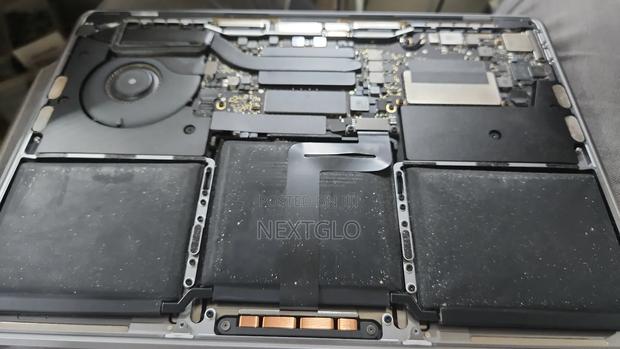 Macbook Logic Board · Photo 2