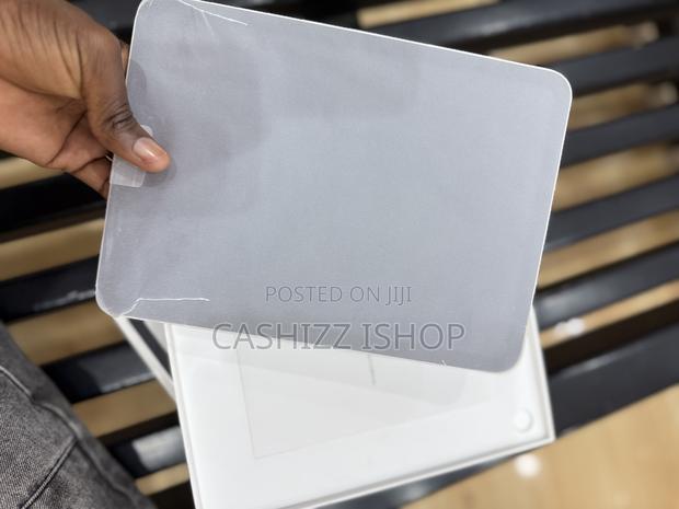 New Apple iPad (2025) 128 GB Blue · Photo 4