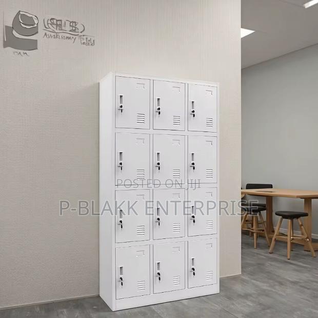 Office Locker Cabinet 12 Doors/ 12 Lockers · Photo 4