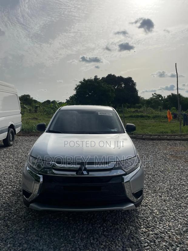 Mitsubishi Outlander SEL FWD 2018 Silver