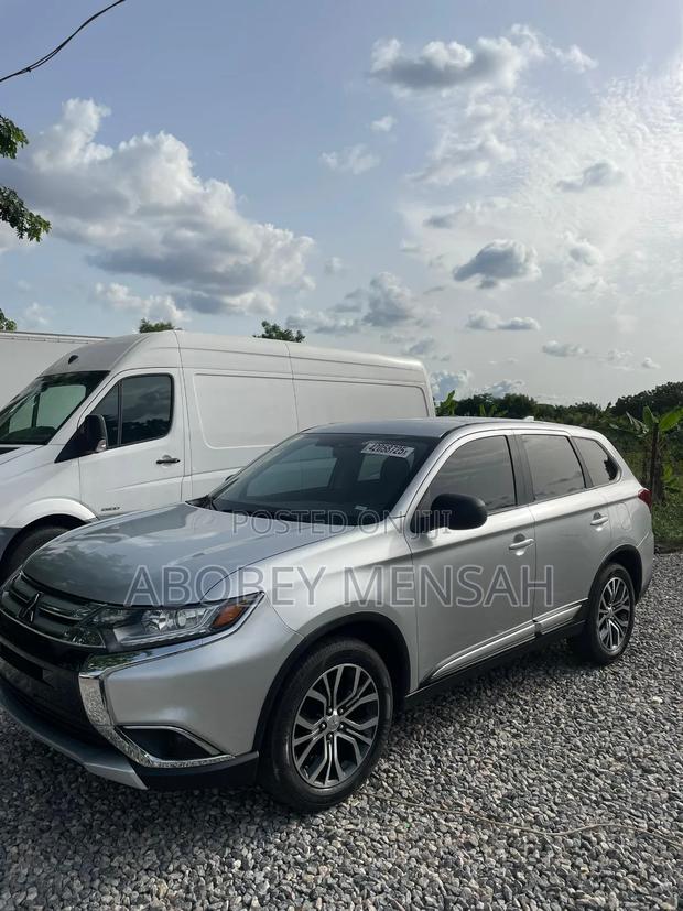 Mitsubishi Outlander SEL FWD 2018 Silver