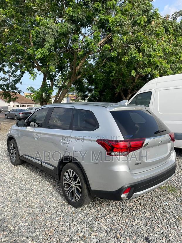 Mitsubishi Outlander SEL FWD 2018 Silver