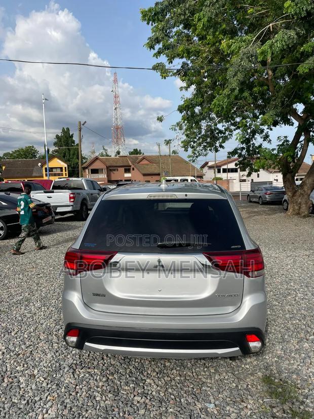 Mitsubishi Outlander SEL FWD 2018 Silver