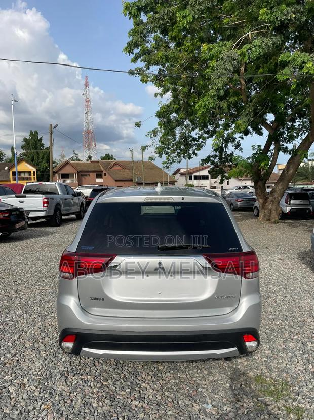 Mitsubishi Outlander SEL FWD 2018 Silver