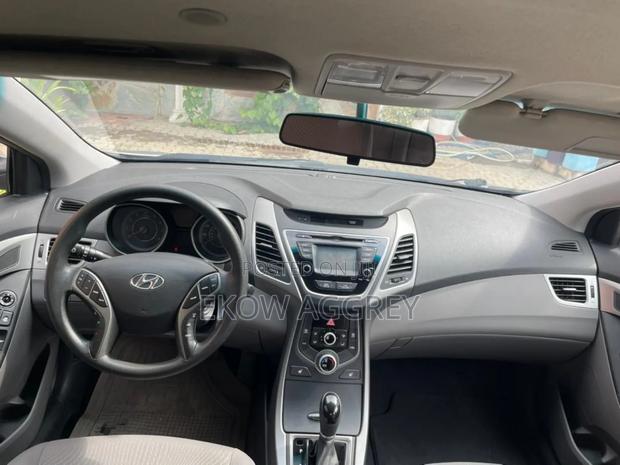 Hyundai Elantra SE 4dr Sedan (1.8L 4cyl 6A) 2014 Silver