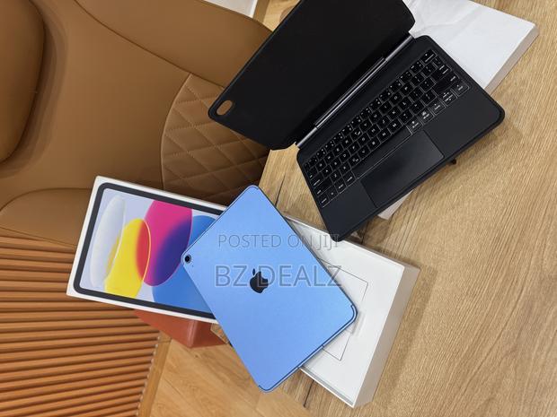 Apple iPad (2025) 128 GB Blue photo 2