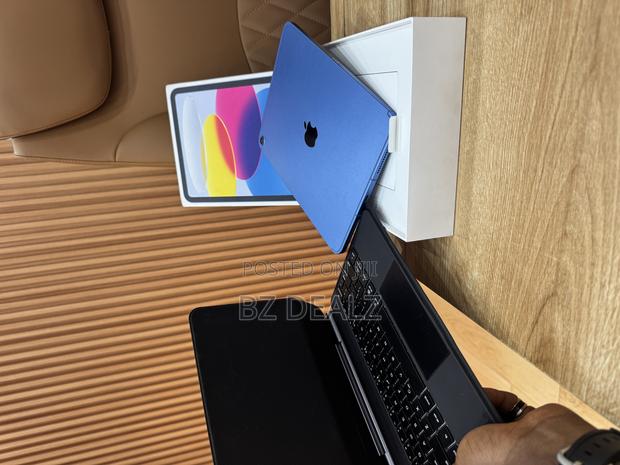 Apple iPad (2025) 128 GB Blue photo 3