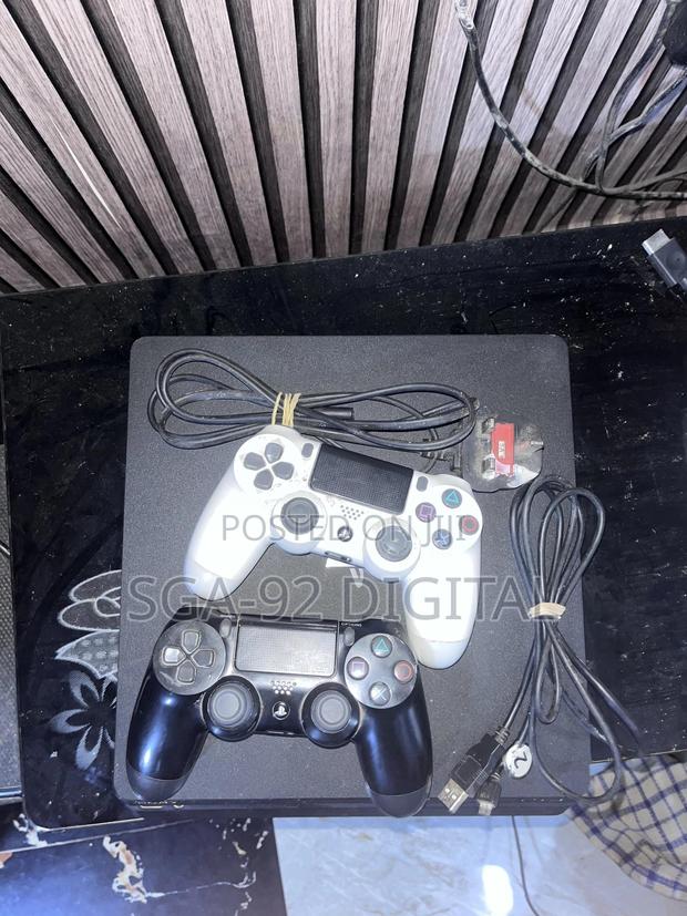 Ps4 Slim 500gb Plus One Controller · Photo 4