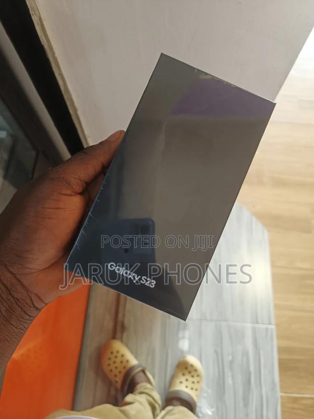 New Samsung Galaxy S23 128 GB Black · Photo 4