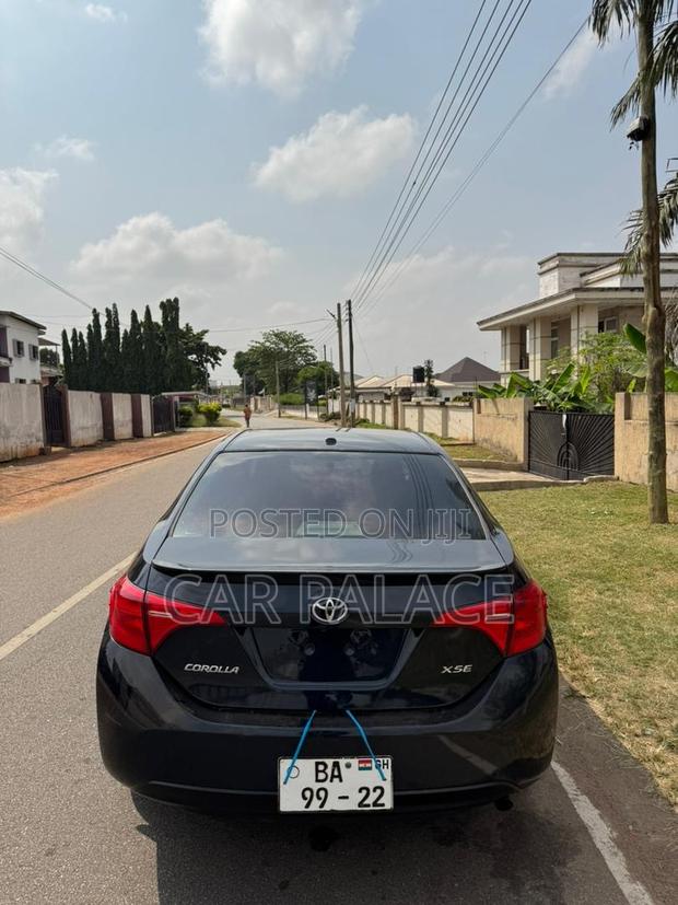 Toyota Corolla XSE 4dr Sedan (1.8L 4cyl CVT) 2017
