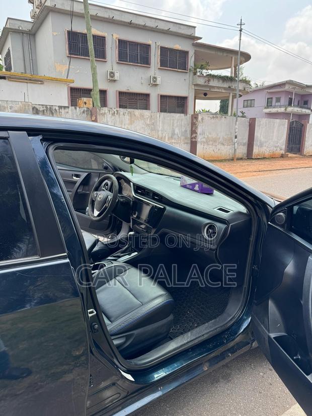 Toyota Corolla XSE 4dr Sedan (1.8L 4cyl CVT) 2017