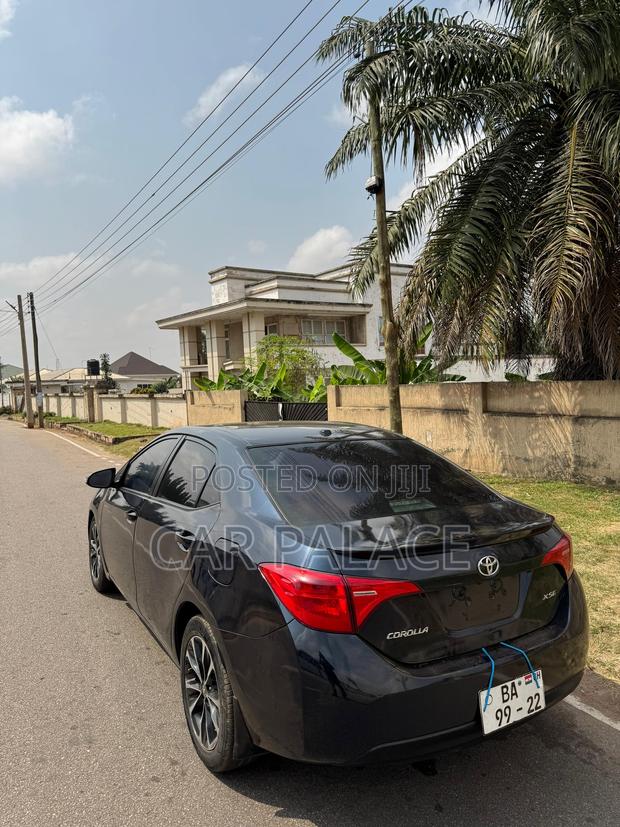 Toyota Corolla XSE 4dr Sedan (1.8L 4cyl CVT) 2017