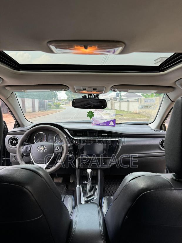 Toyota Corolla XSE 4dr Sedan (1.8L 4cyl CVT) 2017