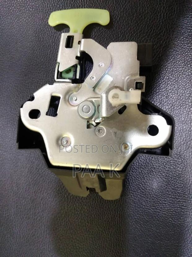 Toyota Corolla 2011 to 2017 Boot Locker photo 2