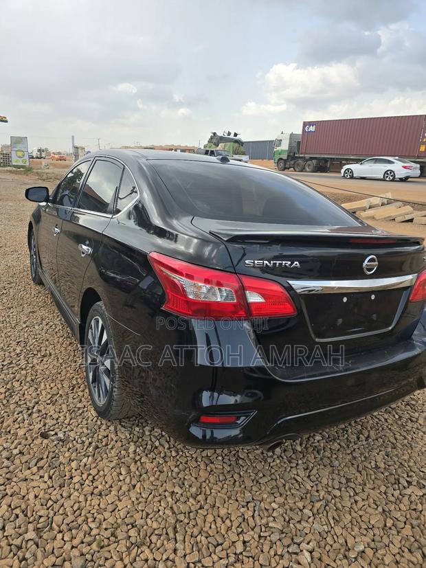 Nissan Sentra SR 2019 Black photo 3