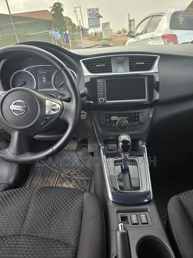 Nissan Sentra SR 2019 Black photo 8