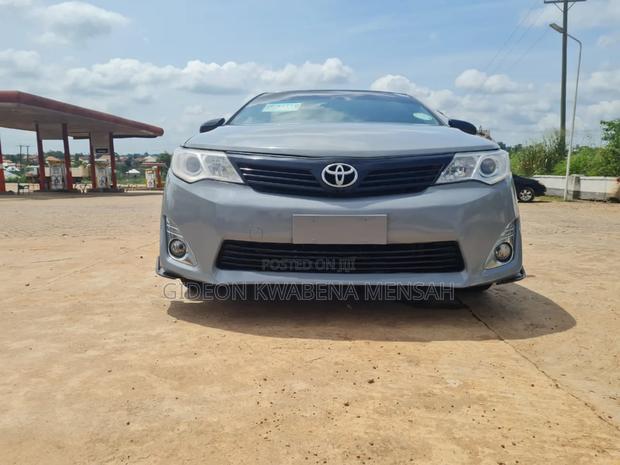 Toyota Camry LE 4dr Sedan w/Prod. End 11/13 (2.5L 4cyl 6A) 2014 Gray photo 2