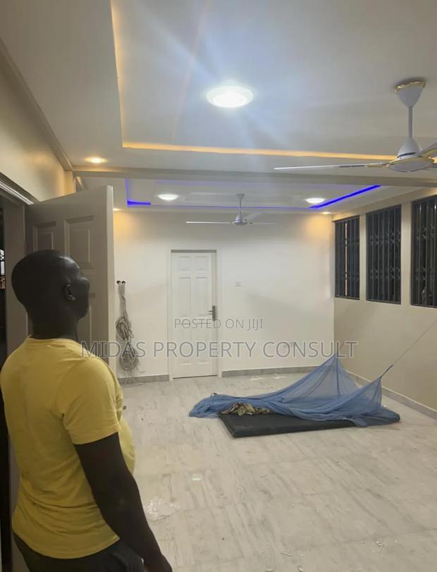 10bdrm House in Prime Tema for sale photo 2