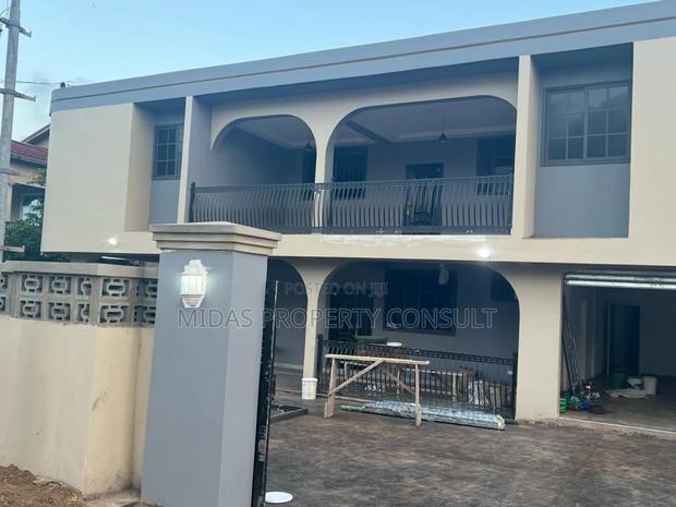 10bdrm House in Prime Tema for sale photo 3