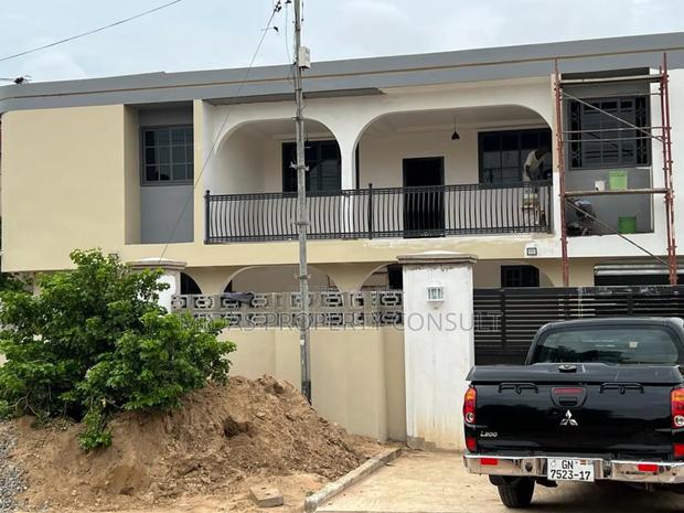 10bdrm House in Prime Tema for sale photo 5