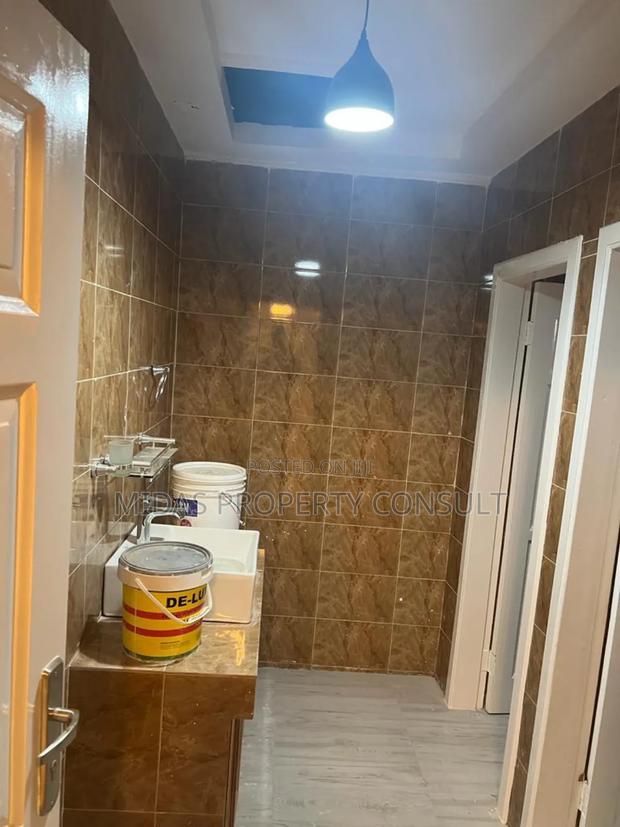 10bdrm House in Prime Tema for sale photo 10