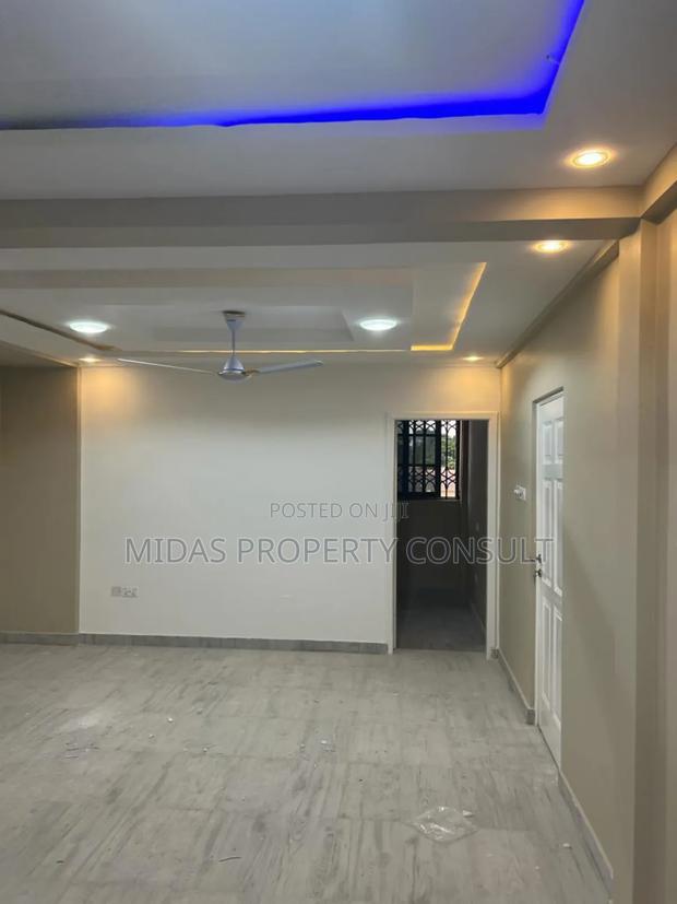 10bdrm House in Prime Tema for sale photo 14