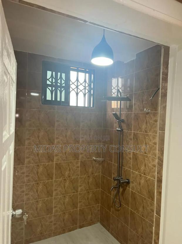 10bdrm House in Prime Tema for sale photo 16