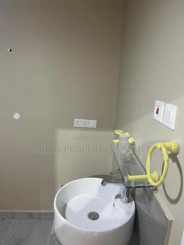 10bdrm House in Prime Tema for sale photo 18