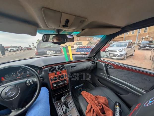 Mercedes-Benz E230 1997 Blue