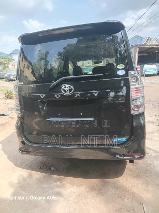 Toyota Voxy 2010 Black