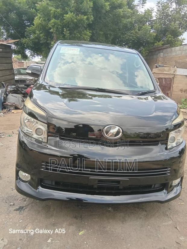 Toyota Voxy 2010 Black