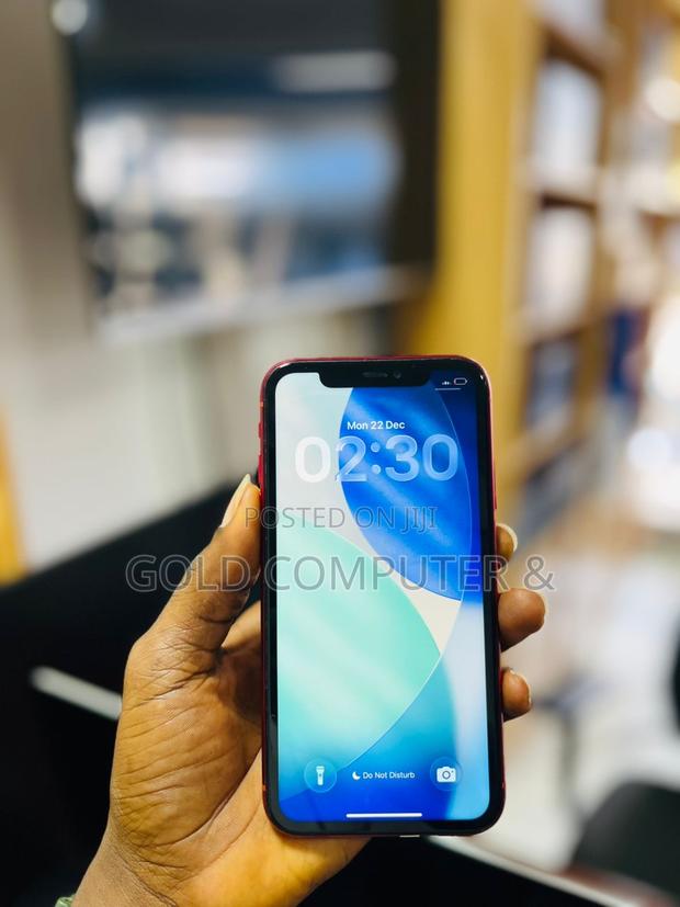 Apple iPhone 11 128 GB Red photo 2