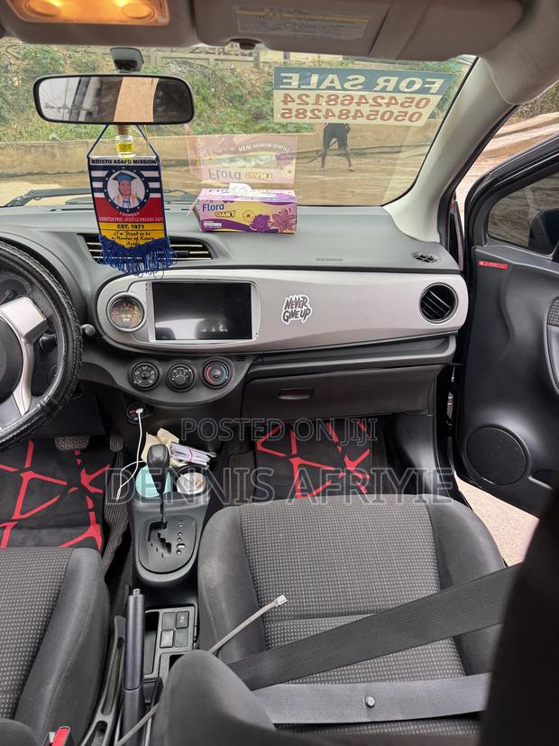 Toyota Vitz 1.3 AWD 5dr 2016 Black