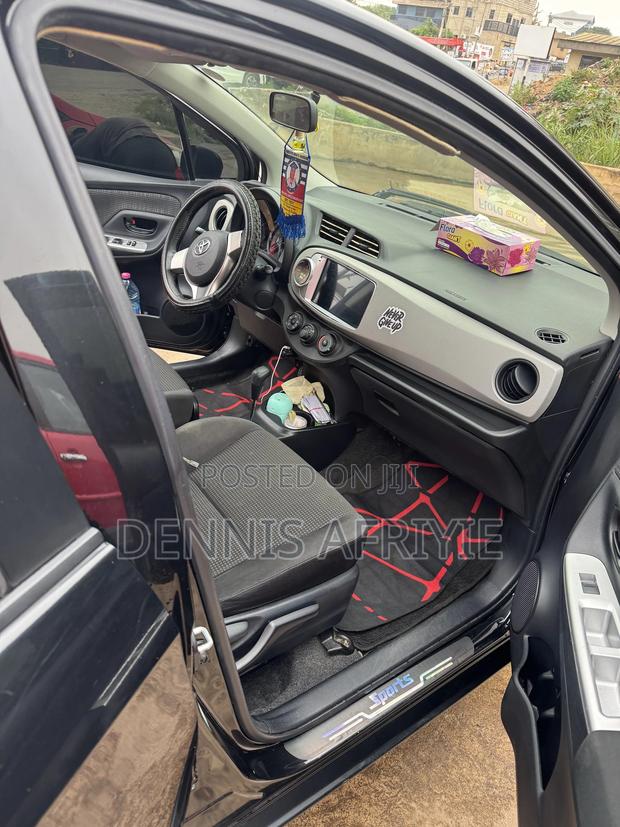 Toyota Vitz 1.3 AWD 5dr 2016 Black