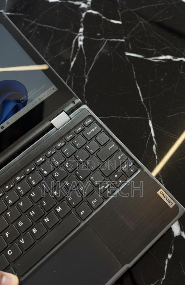 Laptop Lenovo 300e 4GB Intel SSD 140GB photo 3