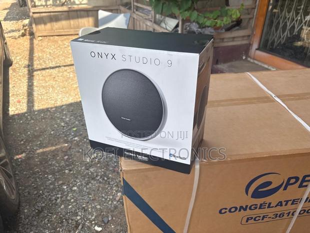 Onyx Studio 9 Authoritative, Bass-Loaded Speaker · Photo 2