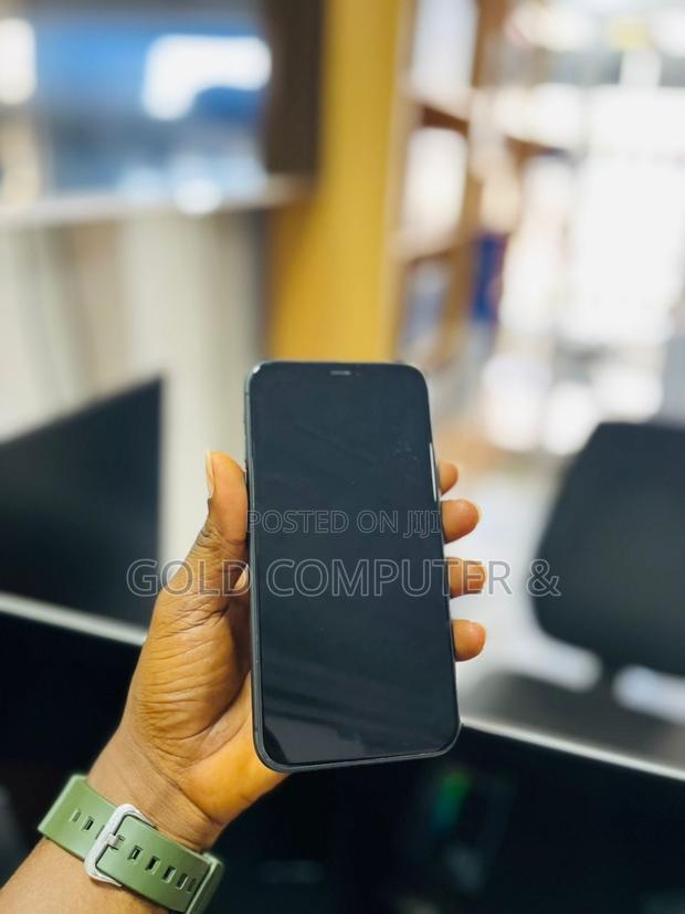 Apple iPhone 11 64 GB Black photo 2