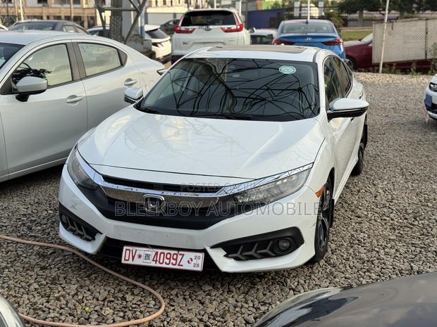 Honda Civic Touring 4dr Sedan (1.5L 4cyl) 2017 White photo 3
