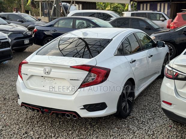 Honda Civic Touring 4dr Sedan (1.5L 4cyl) 2017 White photo 4