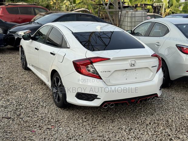 Honda Civic Touring 4dr Sedan (1.5L 4cyl) 2017 White photo 5