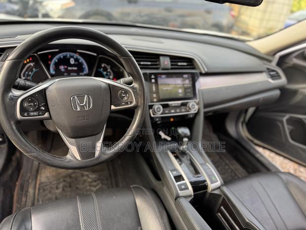 Honda Civic Touring 4dr Sedan (1.5L 4cyl) 2017 White photo 8