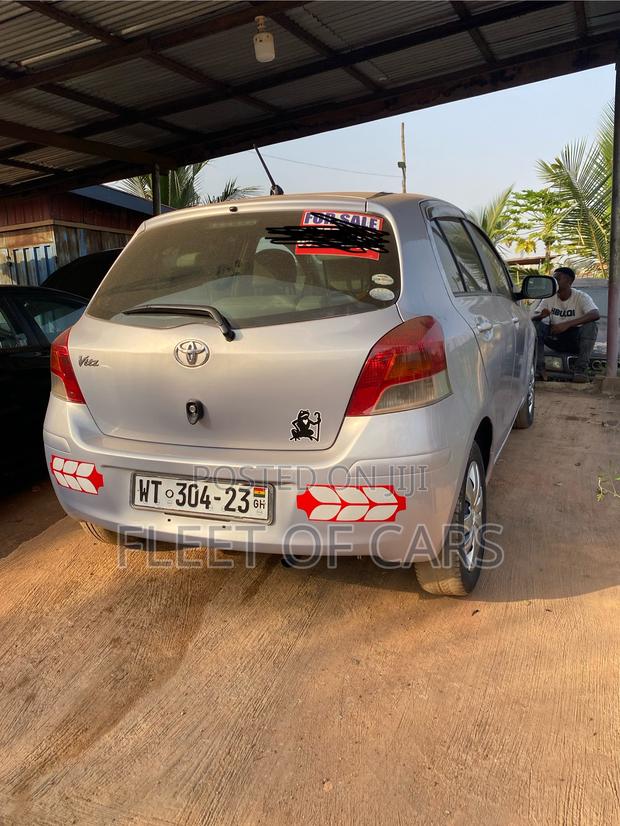 Toyota Vitz 2010 Silver
