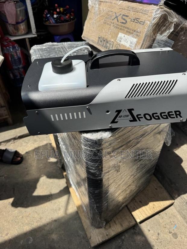 Fog Machine Z1200z /Smoke Machine · Photo 2