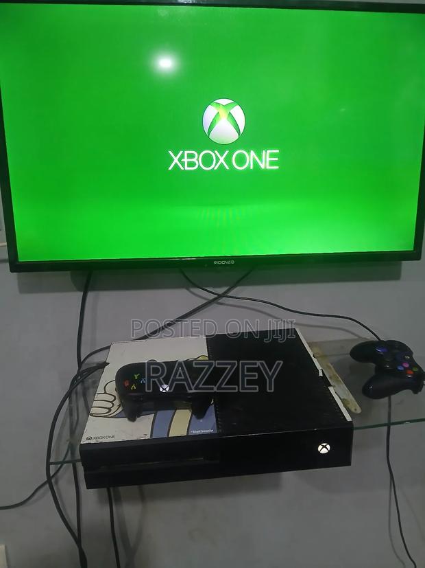 Xbox One With 2controller And 8games photo 2