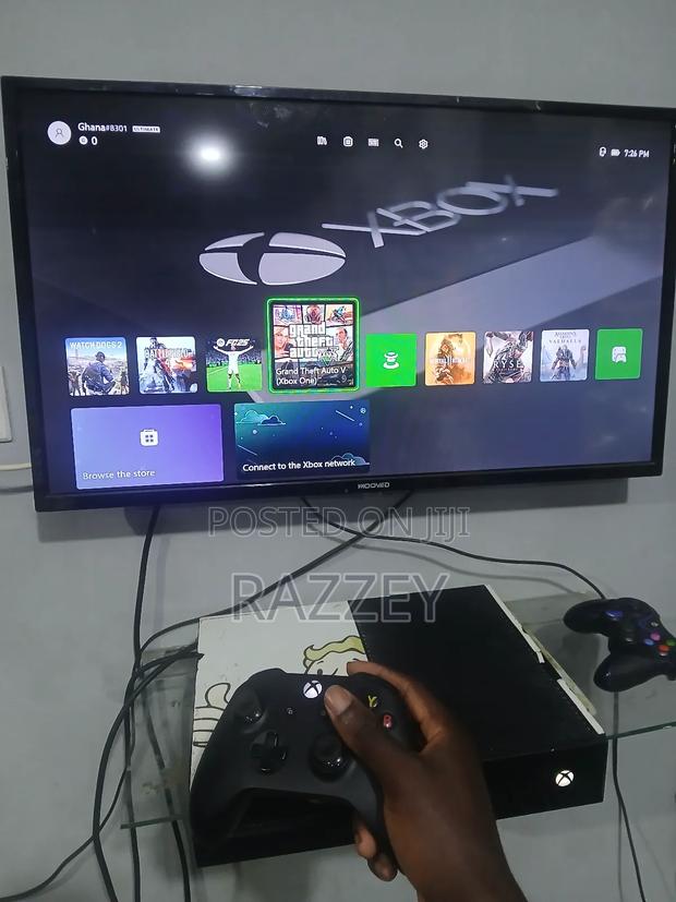 Xbox One With 2controller And 8games photo 5