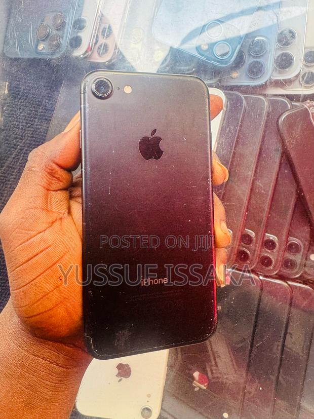 Apple iPhone 7 32 GB Black photo 2